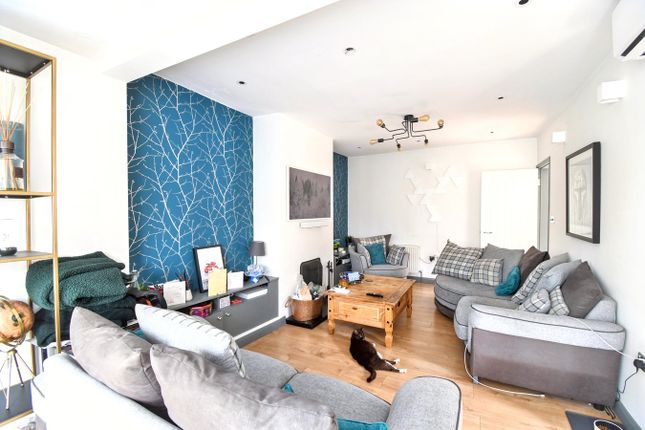59, Chantry Avenue, Bedford photo 4