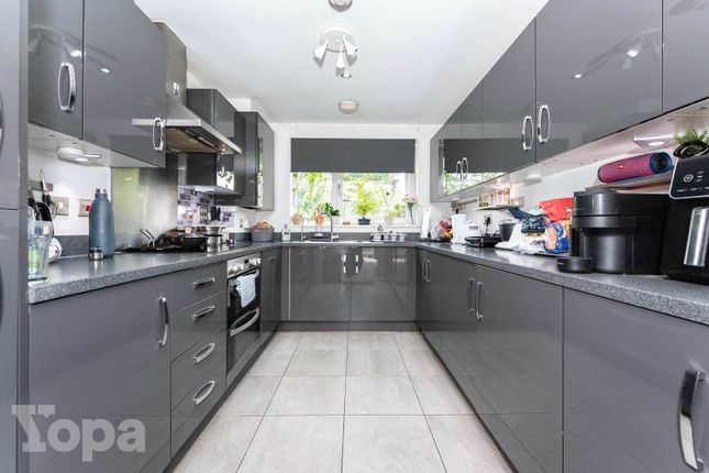 6, Lady Jane Place, Dartford photo 2