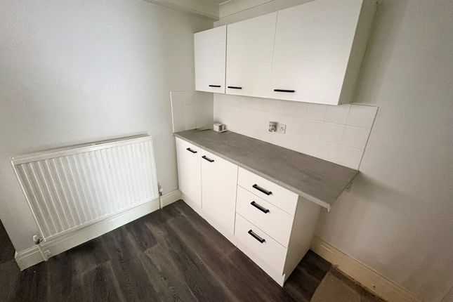 76, Flatgate, GOOLE photo 4
