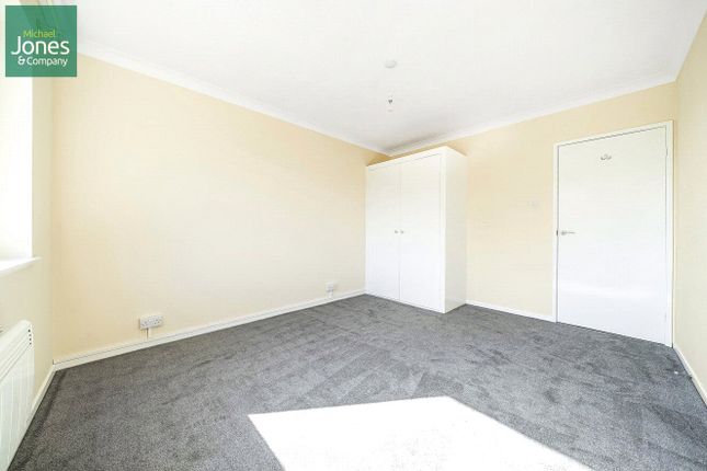 Flat to rent in Wallace Court, Wallace Avenue, Worthing, West Sussex