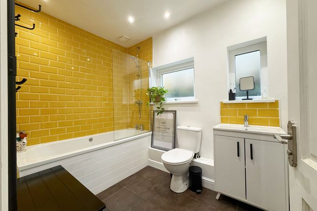 16, Llest Terrace, Pontypridd photo 2