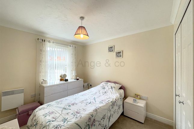 Flat for sale in Killick Crescent, Carlton Colville, Lowestoft