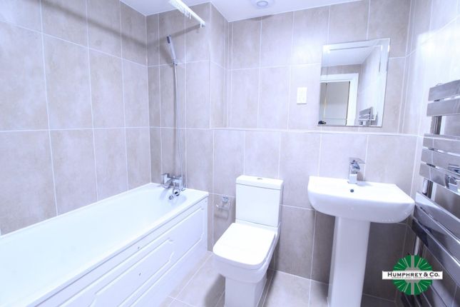 Thumbnail Flat to rent in High Road, Ilford