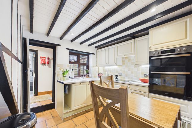 34 Plomer Green Lane, High Wycombe photo 3