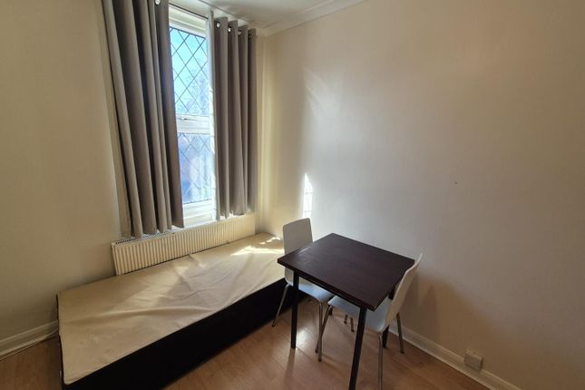 10, Station Road (Room 4), London photo 3
