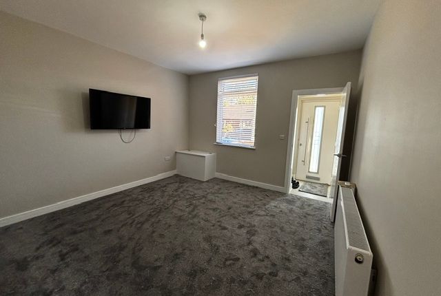 20, Warrington photo 2