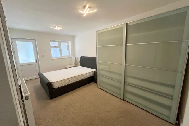 1, Winchendon Close, Leicester photo 5
