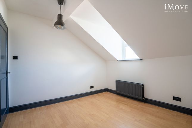 28 Rockmount Road, London photo 4