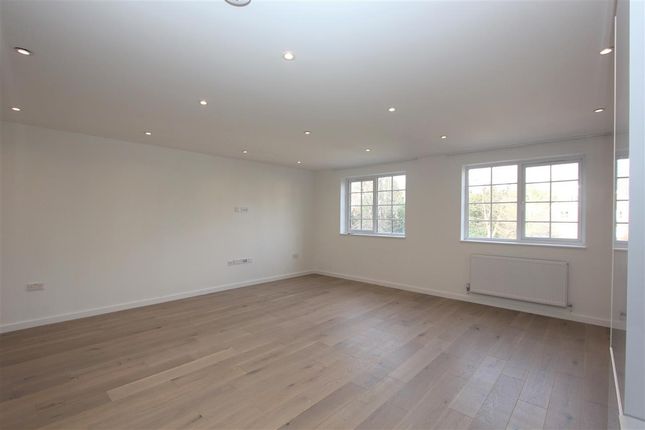 Flat to rent in Haling Park Road, South Croydon, South Croydon