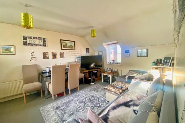 33, Chequers Close, Corby photo 3