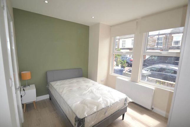 Room 1, Framfield Road, London photo 3