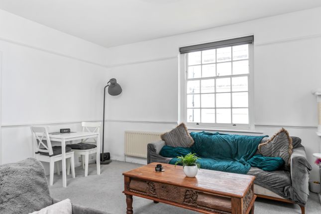 24, Mornington Crescent, London photo 3