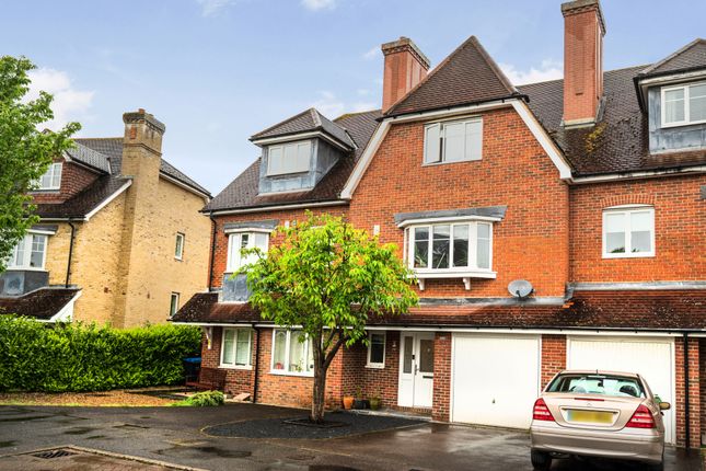 Town house to rent in Lower Green Gardens, Worcester Park