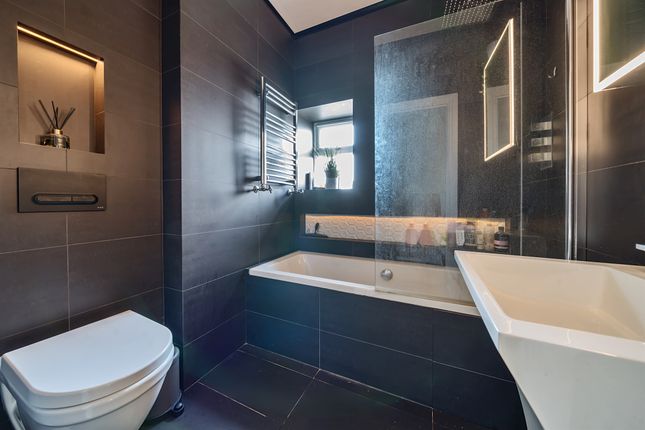 Flat 9, Creffield Lodge, 2-4, Creffield Road, London photo 3