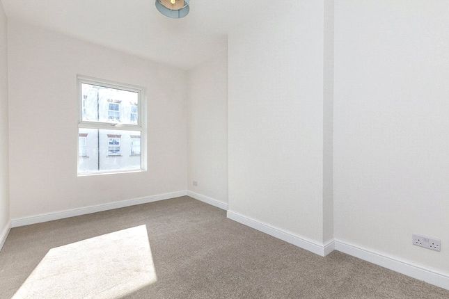 15A, Station Road, Surrey photo 4