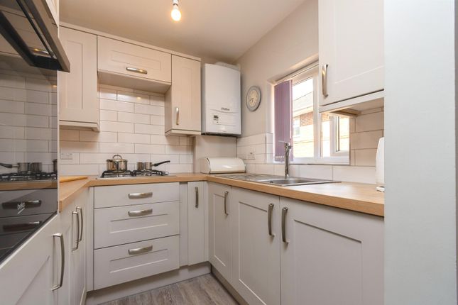 Flat for sale in Croydon Road, Caterham