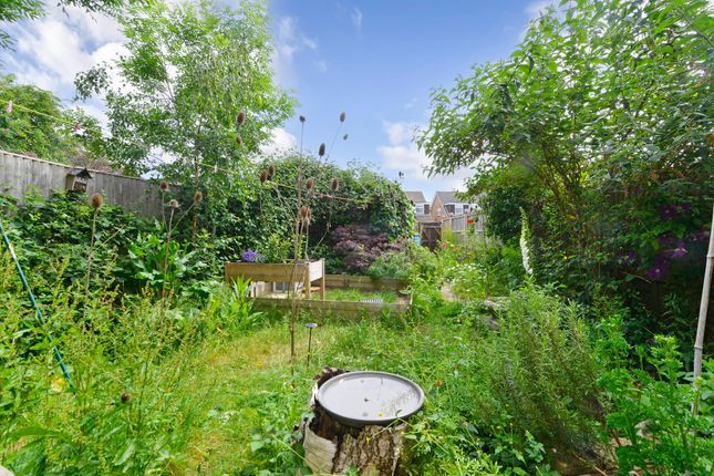 21 Cranleigh Mead, Cranleigh photo 4