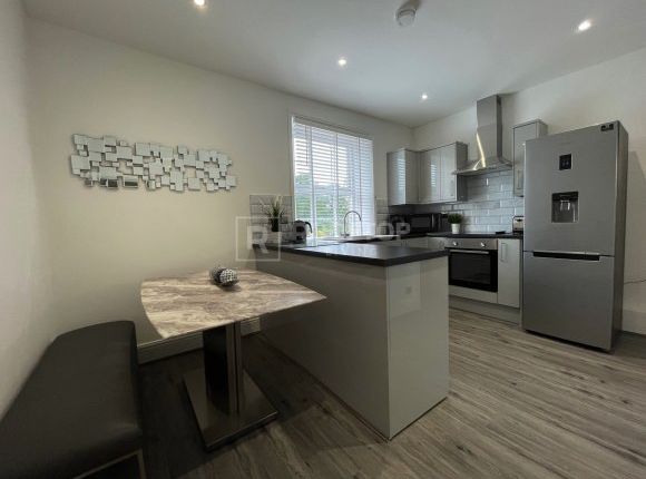 1-bed house on 96, Otley Road, Leeds, £1,100/mo