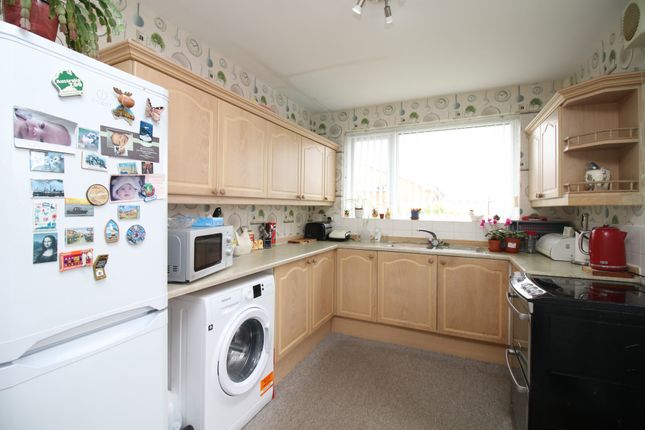 4, Bowland Avenue, Fleetwood photo 3