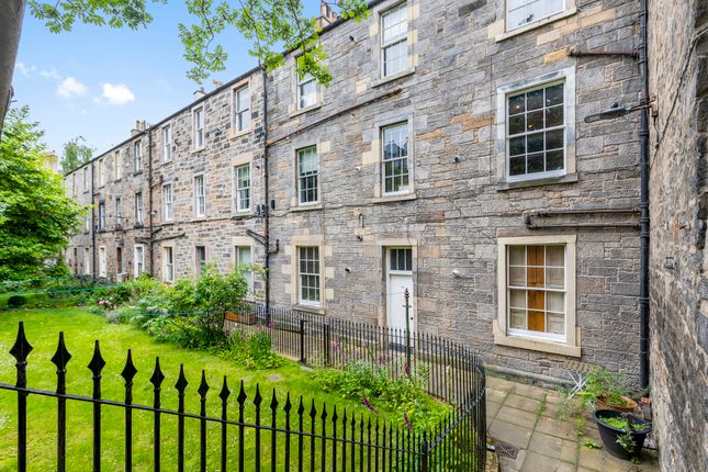 Thumbnail Flat for sale in 16/4 St Stephen Place, Edinburgh