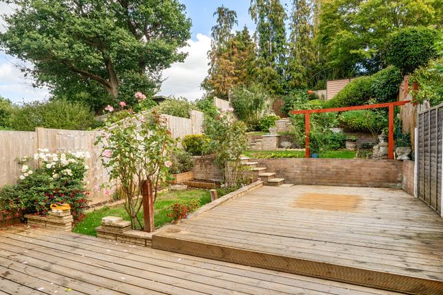 24, Neville Close, Buckinghamshire photo 2