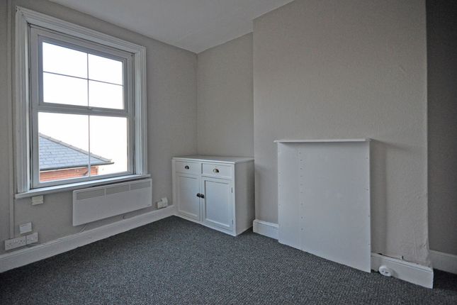 Flat 4 REAR, 41/43, Oakfield Road, Newport photo 2