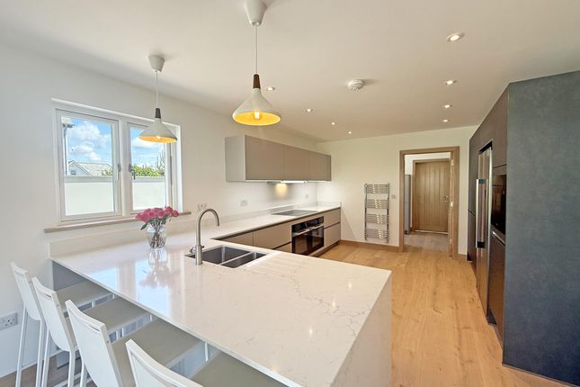 8 The Beaches, Padstow photo 2