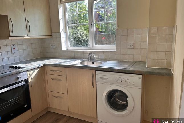 65, Windsor Court, Newbury photo 2