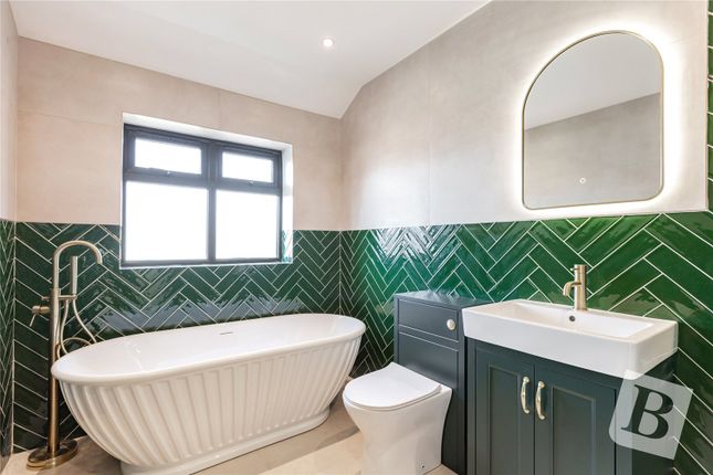 43a, Moor Lane, Upminster photo 3