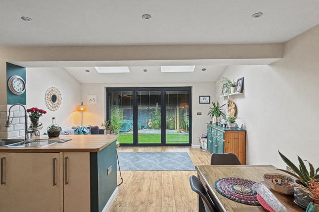 14 Celandine Close, Bicester, Oxfordshire photo 4