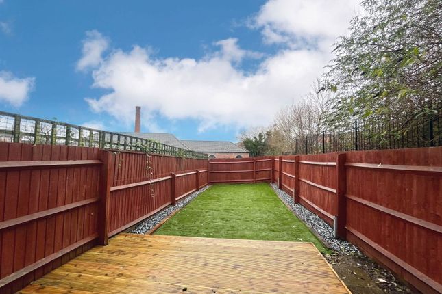 2, Bague Walk, Brierley Hill photo 4