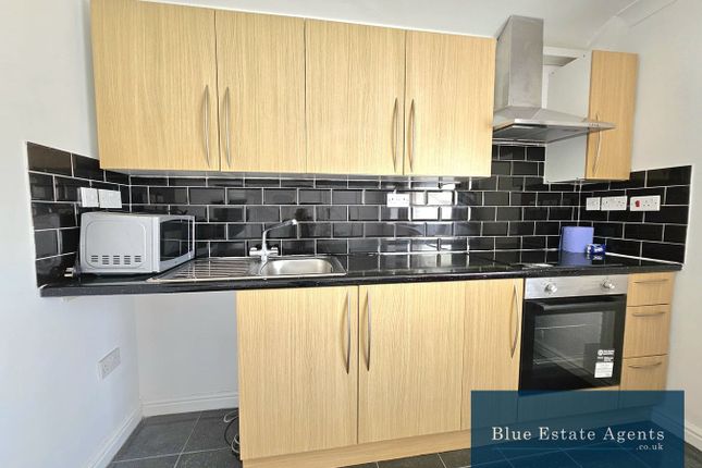 First Floor Flat, Clare Road, Staines-upon-Thames photo 4