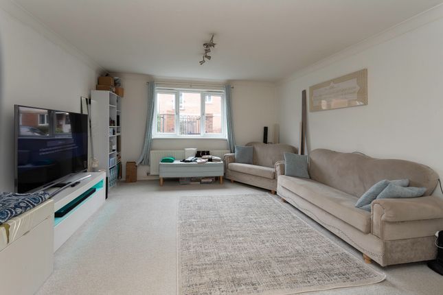 38A, Blackthorn Drive, Huddersfield photo 3