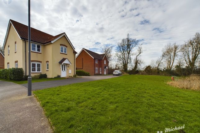 Thumbnail Detached house for sale in Harvest Close, Aylesbury, Buckinghamshire