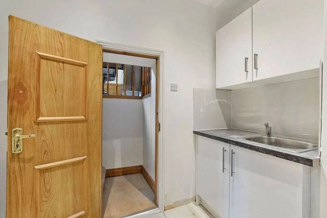 Flat to rent in Finchley Road, St Johns Wood