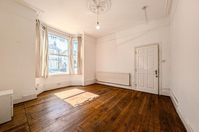 69 Quadrant Road, Thornton Heath photo 2