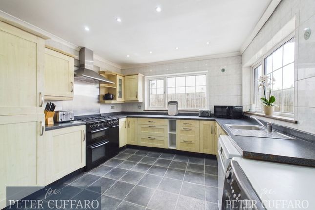 19 Crossfield Road, Hoddesdon photo 3