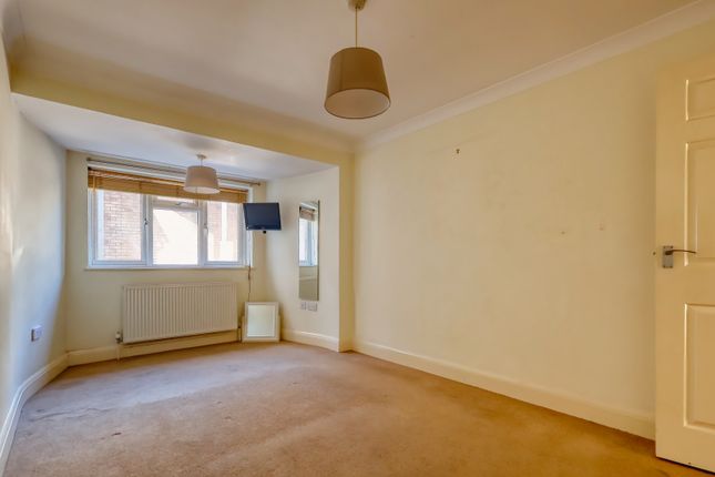 Flat 2, 32, Booker Lane, Buckinghamshire photo 4