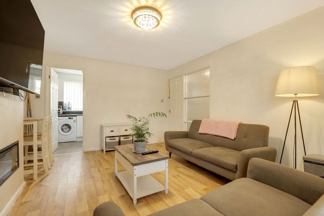 2 Larkspur Avenue, Nottingham photo 4