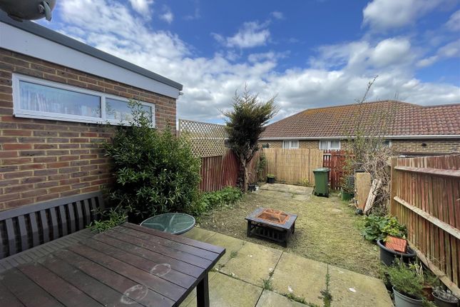 Terraced house to rent in Collingwood Close, Eastbourne