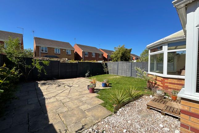 10 Ebony Close, Stafford photo 4