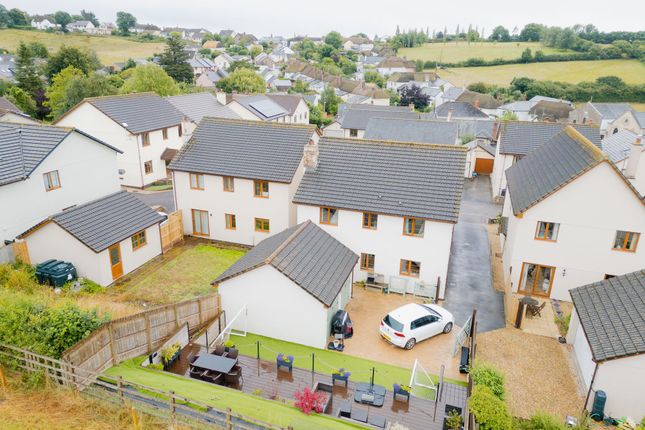 6 Bishops Meadow, Crediton photo 4