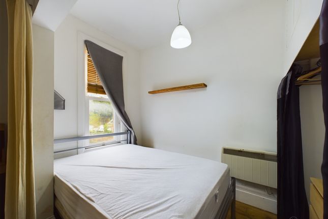 Studio to rent in All Bills Included, Amersham Hill, High Wycombe