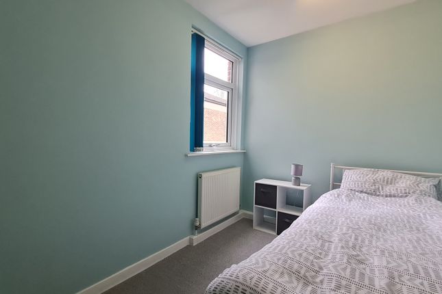 Flat to rent in Foxhill Court, Weetwood, Leeds