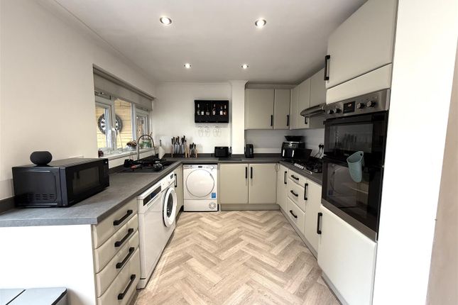 Foxglove Close, Rugeley photo 4