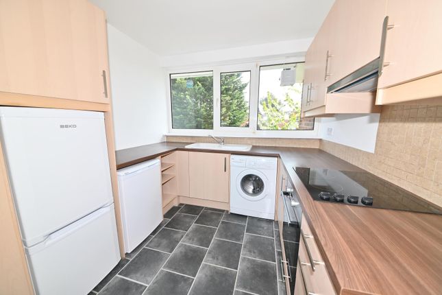 24, Belvedere Close, Teddington photo 4