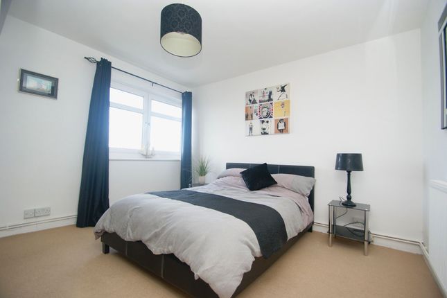 Flat to rent in Edgar Road, Cliftonville