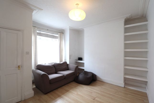 8, Athlone Grove, West Yorkshire photo 4