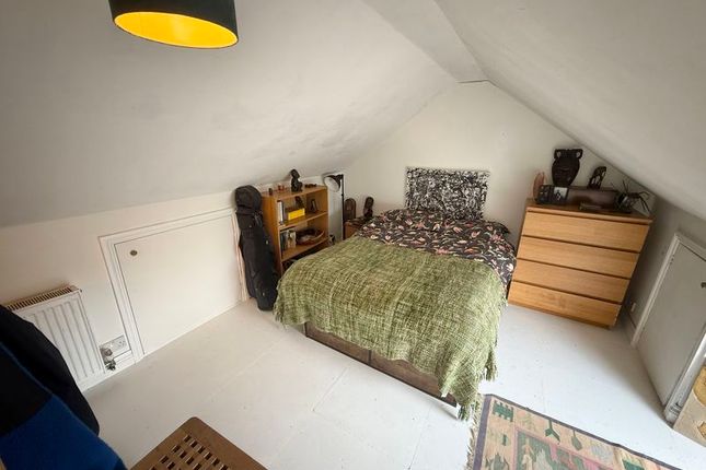 22, Wantage Crescent, Wing photo 4