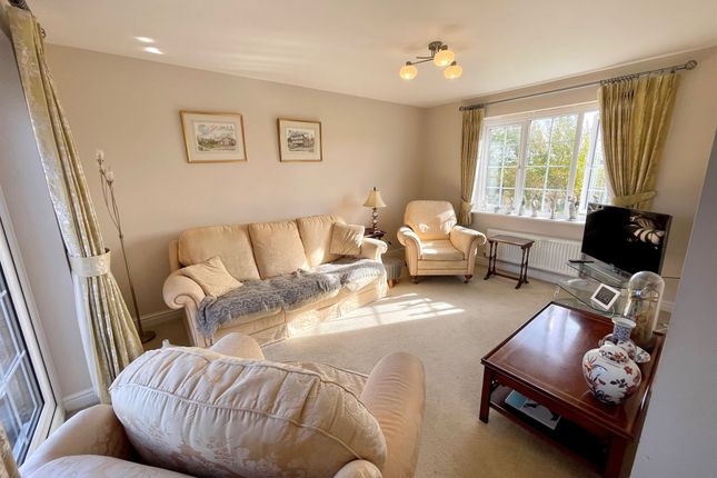 48, Mayfield Gardens, Peterborough photo 2